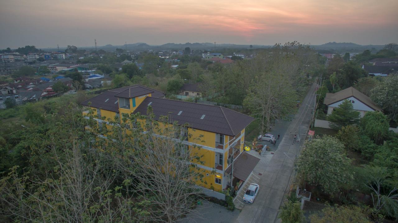 Baanlugchange Hotel Chanthaburi Extérieur photo